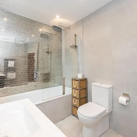Guestready - Terraced In West Didsbury Manchester