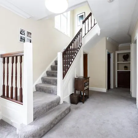 Guestready - Terraced In West Didsbury Manchester