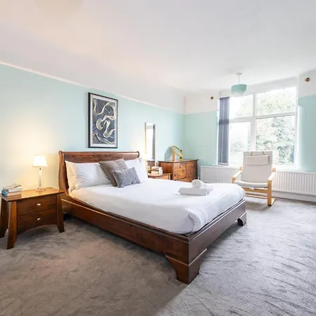 Guest house Guestready - Terraced In West Didsbury 4*