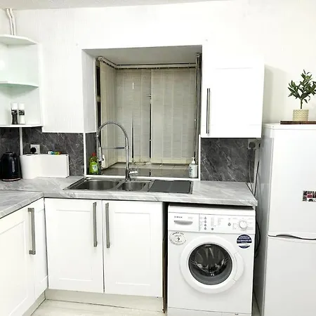 3 Bedroom Centre Edge With Parking Holiday home