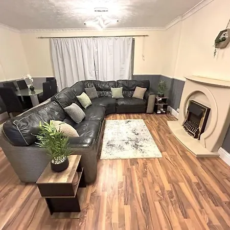 Holiday home 3 Bedroom Centre Edge With Parking