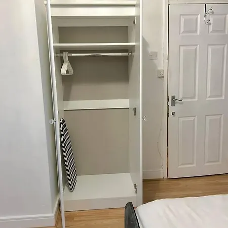 3 Bedroom Centre Edge With Parking *