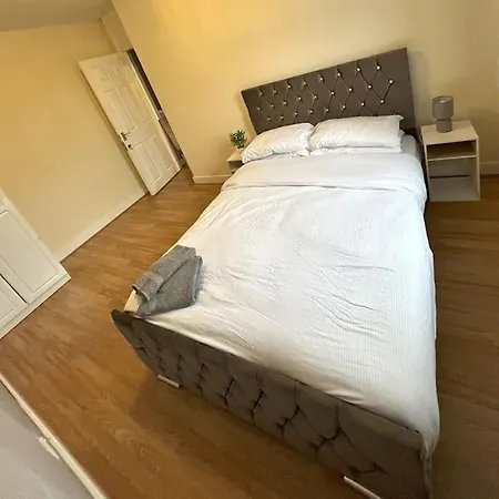 Σπίτι διακοπών 3 Bedroom Centre Edge With Parking