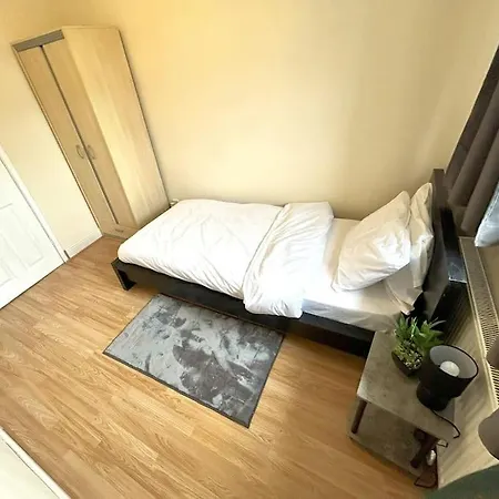 Holiday home 3 Bedroom Centre Edge With Parking