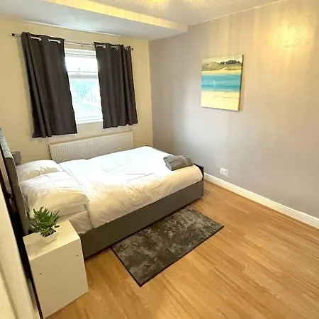 Σπίτι διακοπών 3 Bedroom Centre Edge With Parking *