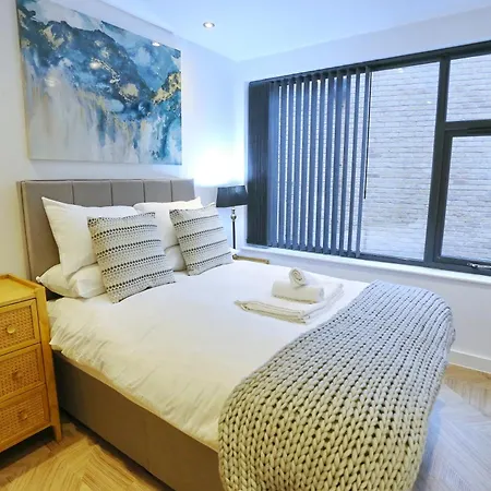 Luxury 7 Mins Walk To Salford - Pass The Keys Apartman
