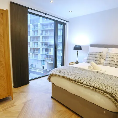Luxury 7 Mins Walk To Salford - Pass The Keys Apartman