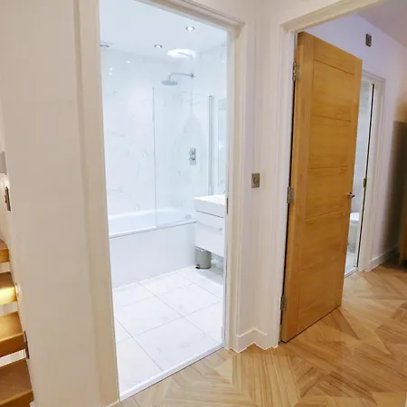Pass The Keys Luxury New Build 5 Mins From Centre Manchester