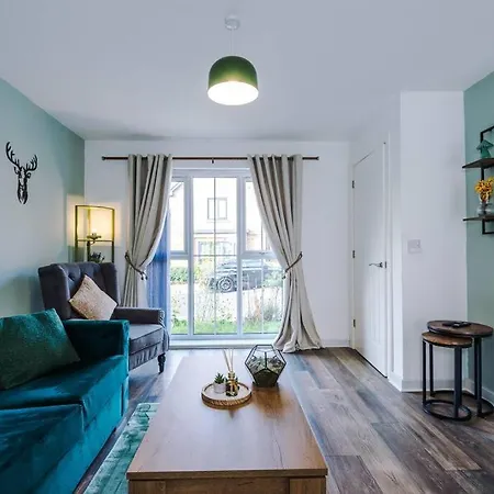 Sleeps 7, Stunning Home, Free Parking, Perfect For Groups, Long Term Disc Apartment *