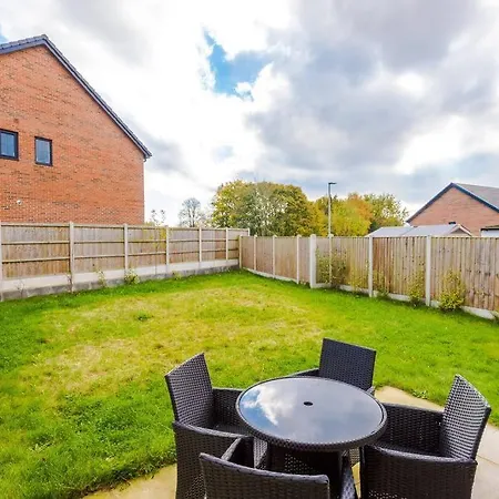 Sleeps 7, Stunning Home, Free Parking, Perfect For Groups, Long Term Disc Apartment *