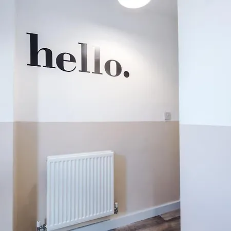 Apartment Sleeps 7, Stunning Home, Free Parking, Perfect For Groups, Long Term Disc