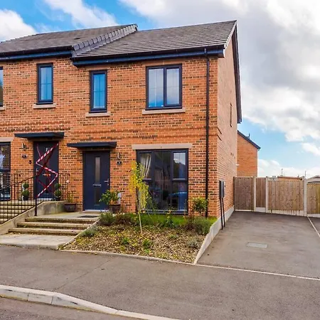 Sleeps 7, Stunning Home, Free Parking, Perfect For Groups, Long Term Disc * Manchester
