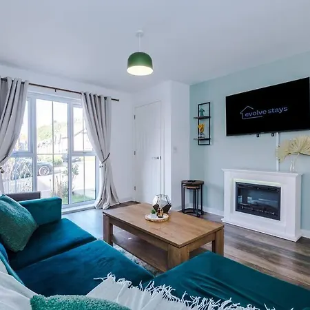 Sleeps 7, Stunning Home, Free Parking, Perfect For Groups, Long Term Disc * Manchester