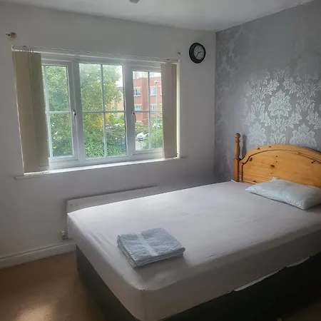 Spacious 2-bedroom Ideal * Manchester