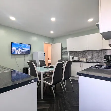 Spacious Powell Sleeps 11 6 Bed 1 5 Bath Манчестер