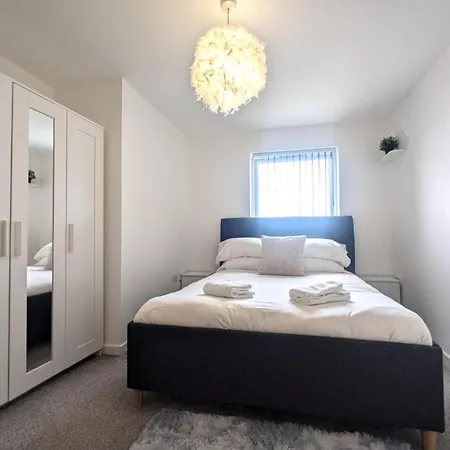 Modern 2 Bed 1 Bath 1 Ensuite - Salford شقة *