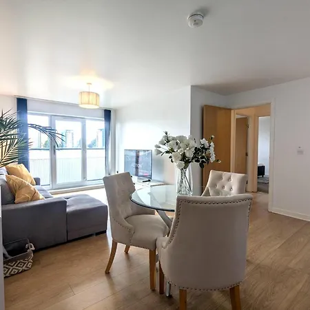 شقة Modern 2 Bed 1 Bath 1 Ensuite - Salford *