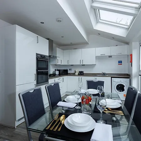 Riverside Villas * Manchester