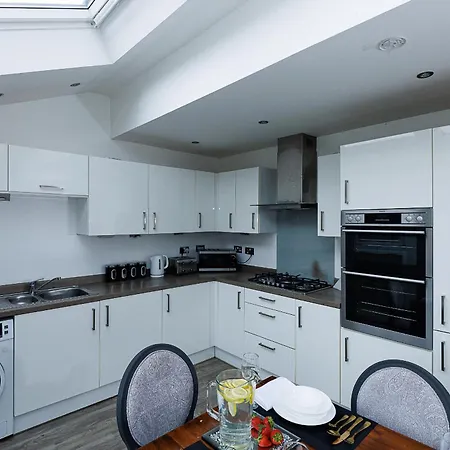 Riverside Villas * Manchester