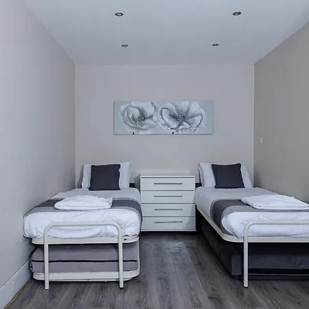 Riverside Villas * Manchester