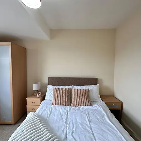 Spacious 2 Bedroom In Chorlton W Free Parking マンチェスター