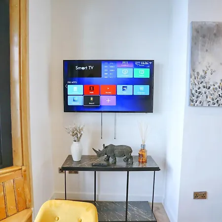 Pass The Keys Beautifully Restored 3 Bed Flat In Centre Manchester