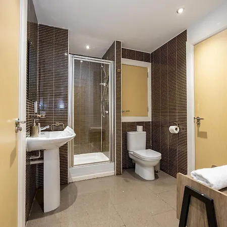 2 Bedroom Coop Live Etihad Stadium Pass The Keys Apartment