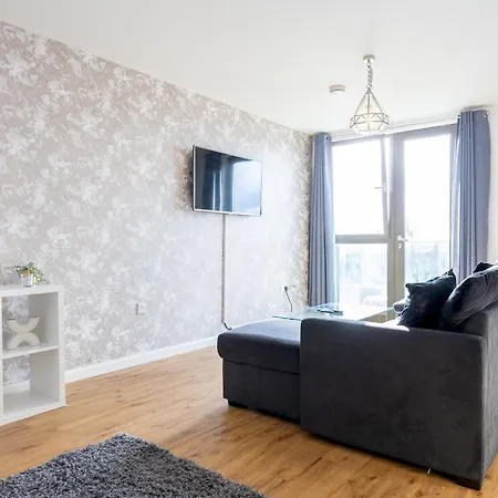 2 Bedroom Coop Live Etihad Stadium Pass The Keys Apartment Manchester