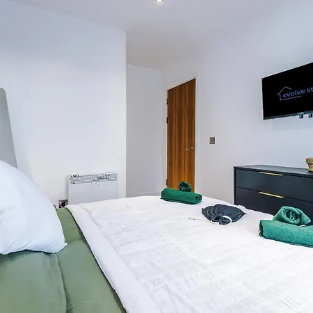 Sleeps 8, Duplex Apartment, Pool Table, Balcony X2, Long Term Disc, Perfect For Groups *