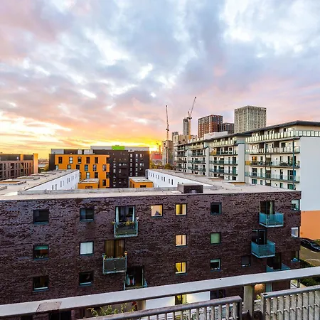 Sleeps 8, Duplex Apartment, Pool Table, Balcony X2, Long Term Disc, Perfect For Groups *