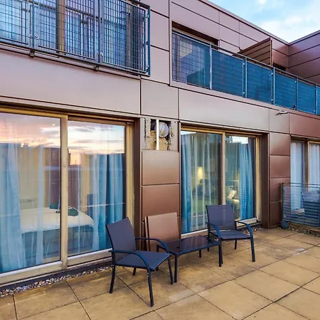 Sleeps 8, Duplex Apartment, Pool Table, Balcony X2, Long Term Disc, Perfect For Groups * Manchester