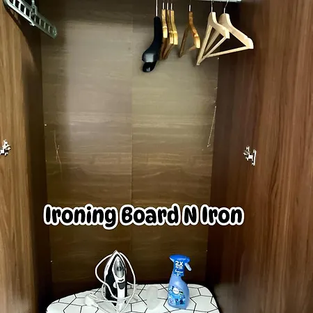 Manchester City Break - 1 Big Bedroom Sleeps 3 Holiday home