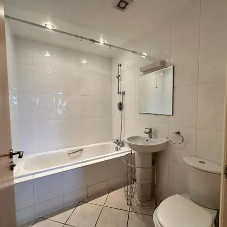 アパート Spacious 2 Bedroom In Chorlton W Free Parking
