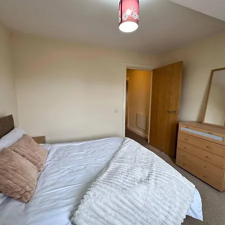 Spacious 2 Bedroom In Chorlton W Free Parking