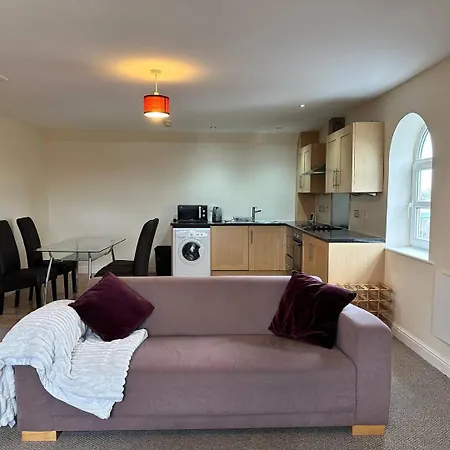 Apartment Spacious 2 Bedroom In Chorlton W Free Parking *