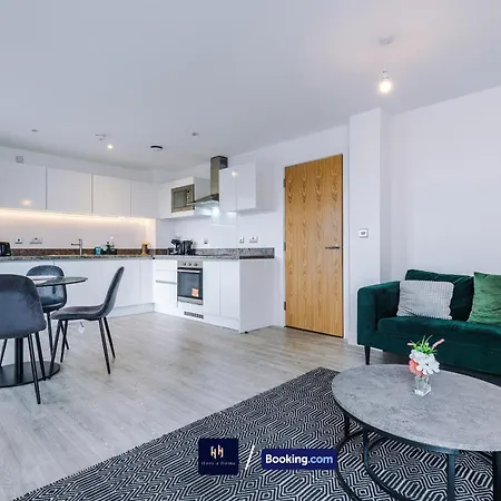 Modern 2 Bed With Balcony By Host A アパート *