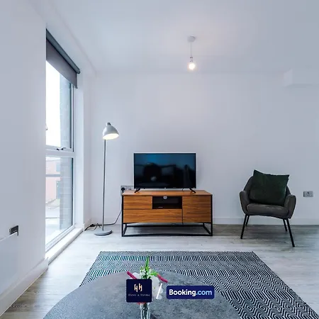 Modern 2 Bed With Balcony By Host A