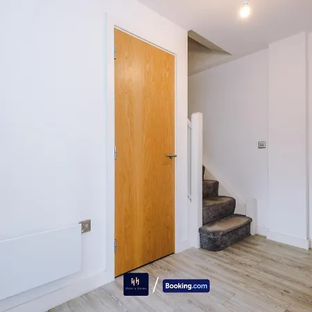 アパート Modern 2 Bed With Balcony By Host A *