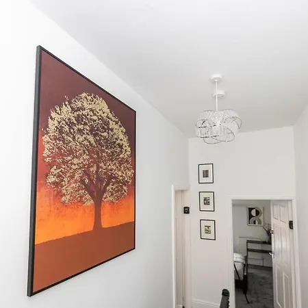 4-bed Retreat - Free Parking & Wifi * Manchester