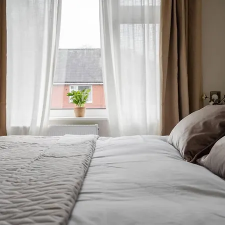 Three Bedroom By Brookland Serviced Short Lets With Free Parking *