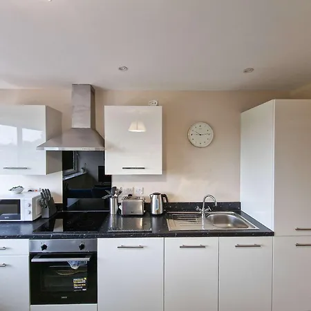 1 Bed Media Flat Free Parking Apartment