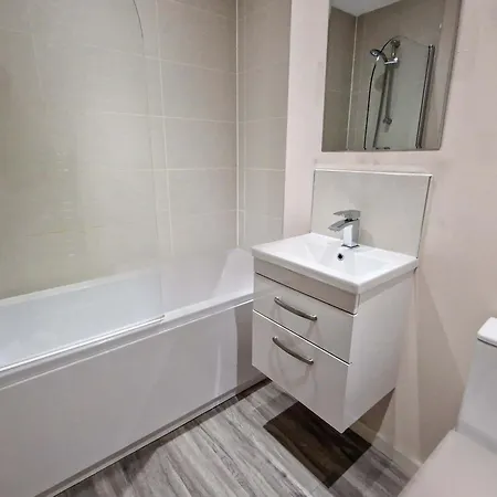1 Bed Media Flat Free Parking *