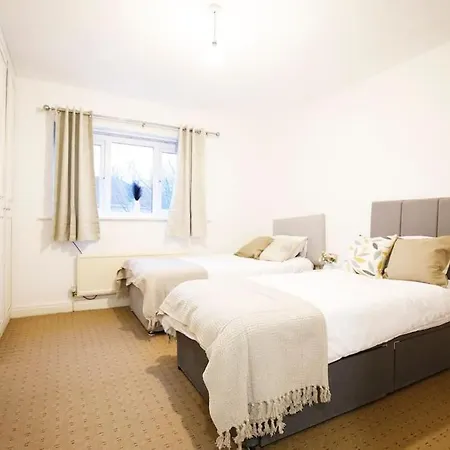 Stunning 4-bedroom Didsbury * 맨체스터