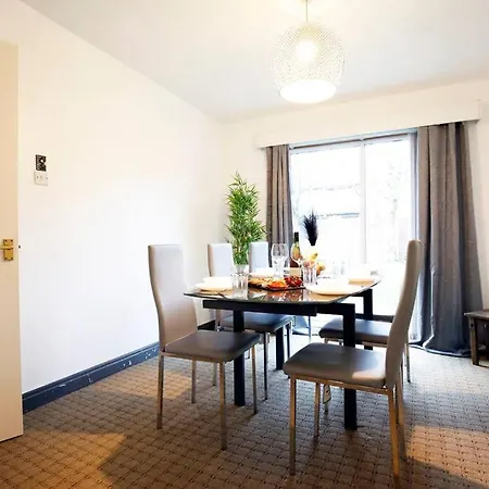 아파트 Stunning 4-bedroom Didsbury *