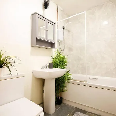 Stunning 4-bedroom Didsbury