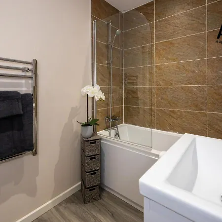 Elegant One-Bedroom Apartment In Salford - Perfect For Short Stays By Av Hughes Properties Manchester