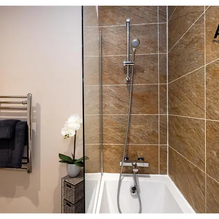 Elegant One-Bedroom Apartment In Salford - Perfect For Short Stays By Av Hughes Properties