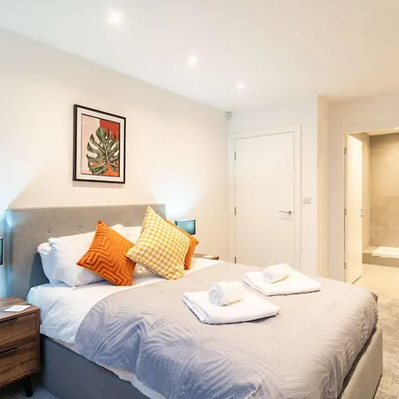 Modern 2 Bed Close To Etihad Apartment *