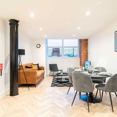 Modern 2 Bed Close To Etihad Apartment
