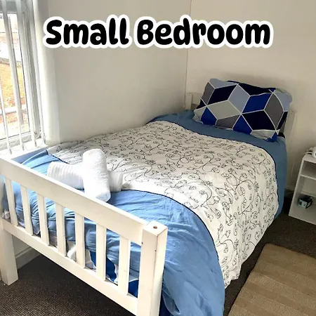 Manchester City Cosy Stay - Fresh New Master Bedroom Sleeps 3 Guests - 3 Adults 3* マンチェスター